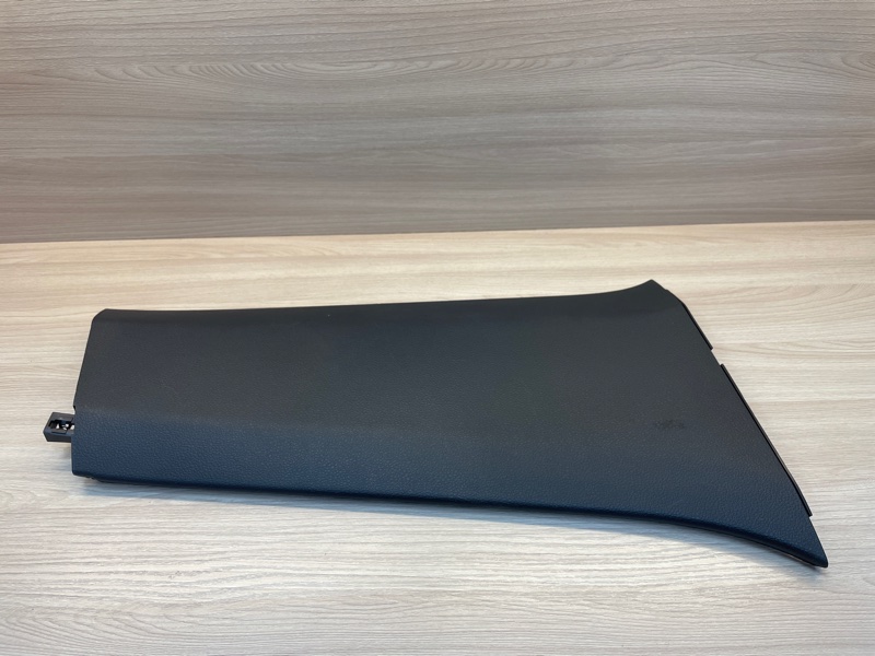 Обшивка средней стойки