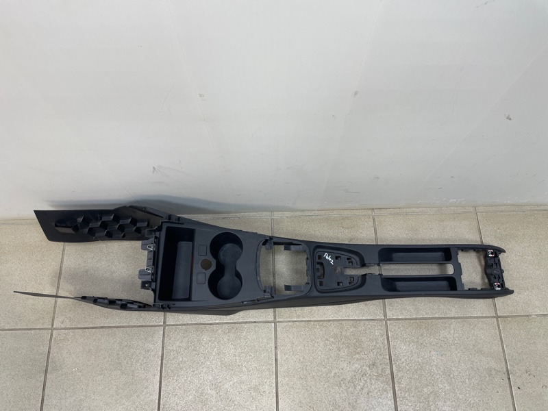 Консоль между сидений