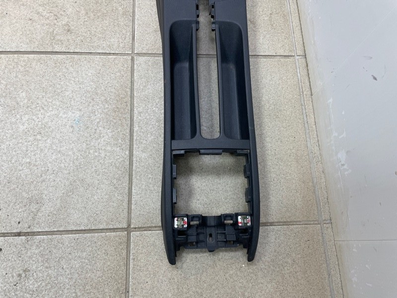 Консоль между сидений