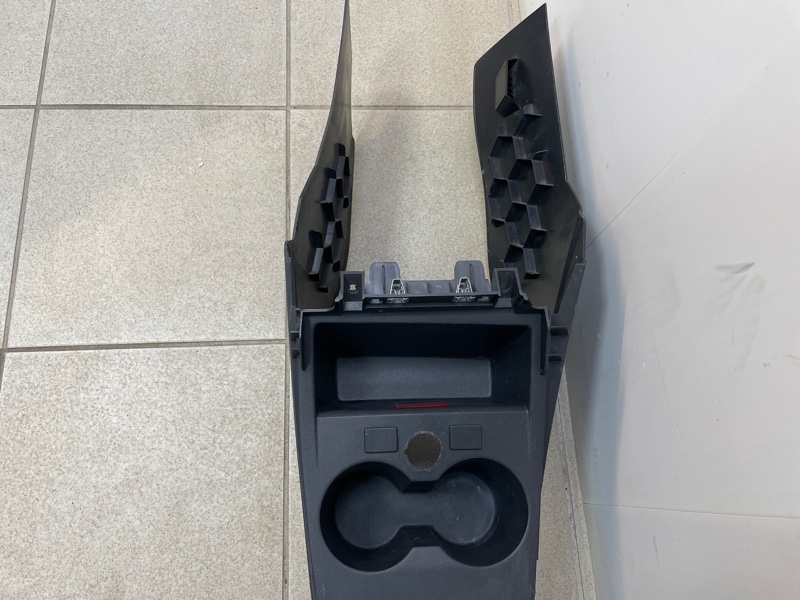 Консоль между сидений