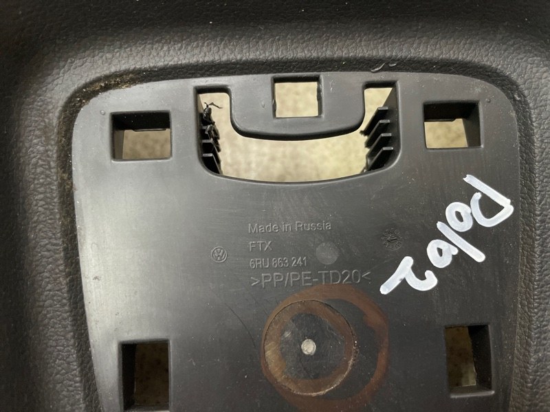 Консоль между сидений