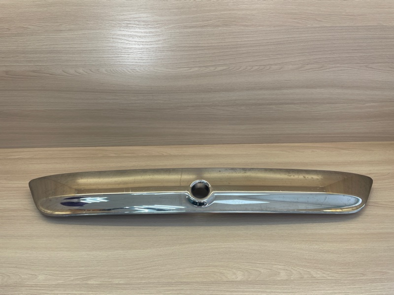 Накладка крышки багажника