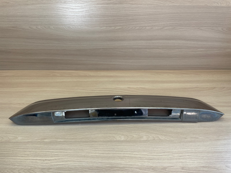 Накладка крышки багажника