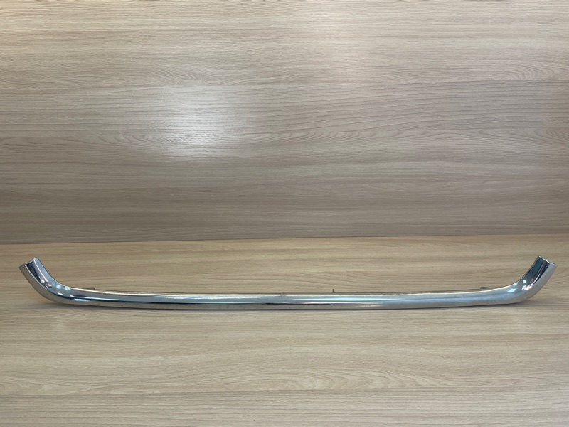 Молдинг решетки радиатора