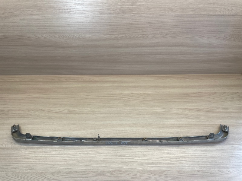 Молдинг решетки радиатора