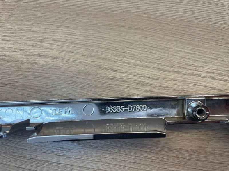 Молдинг решетки радиатора