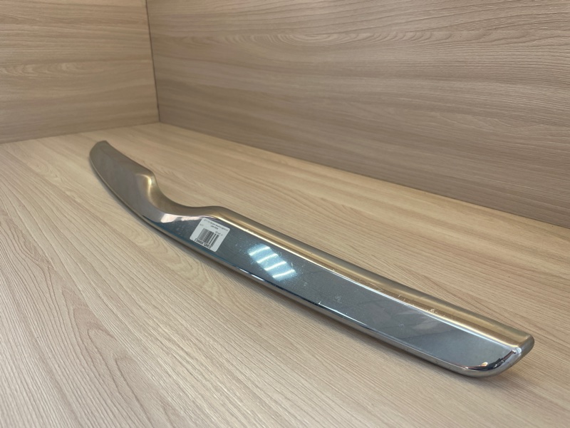 Молдинг решетки радиатора