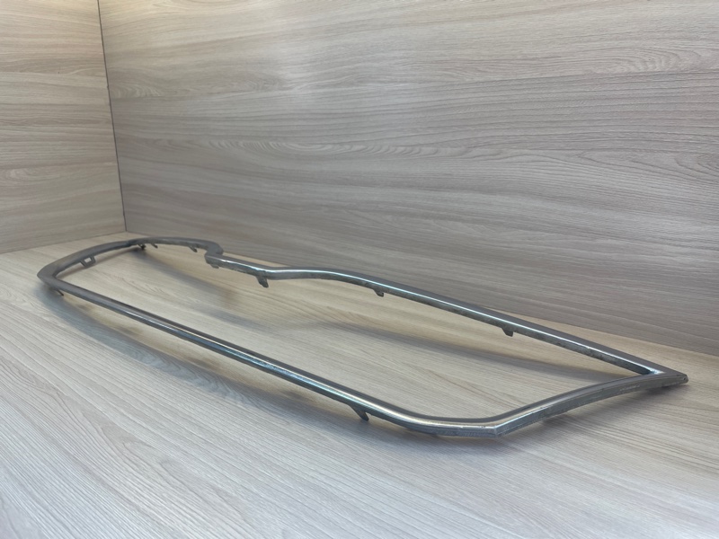 Молдинг решетки радиатора