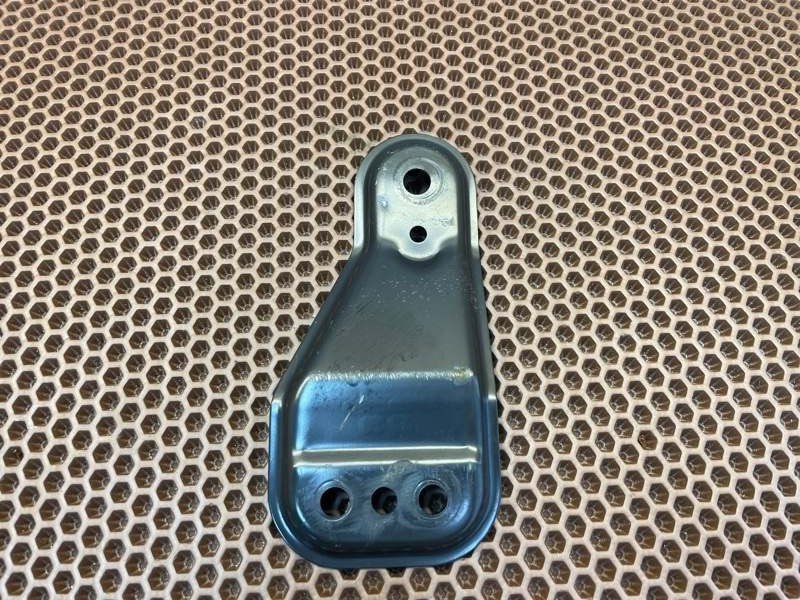 Кронштейн подрамника