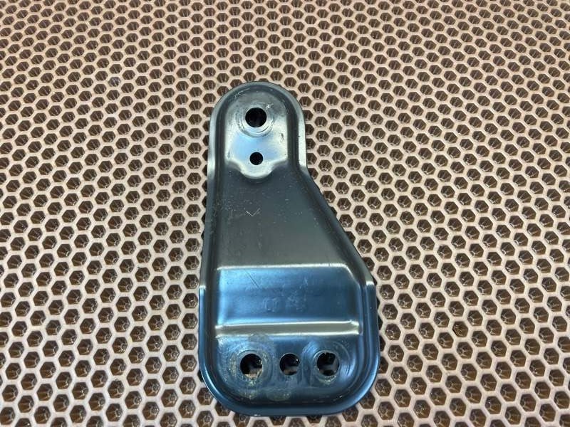 Кронштейн подрамника