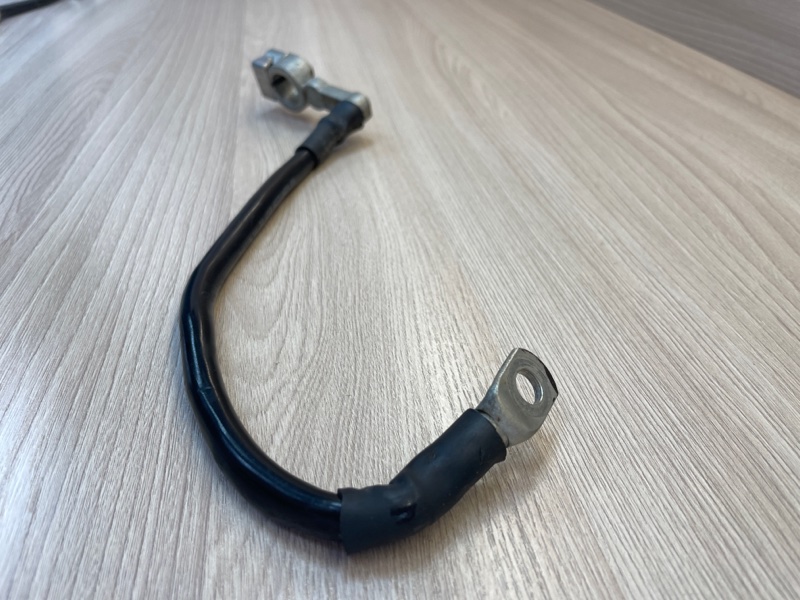 Клемма аккумулятора (минусовая)