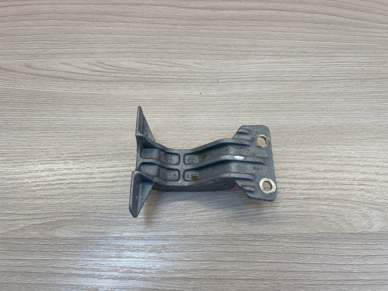 Кронштейн дроссельной заслонки