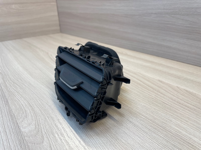 Воздушный дефлектор салона