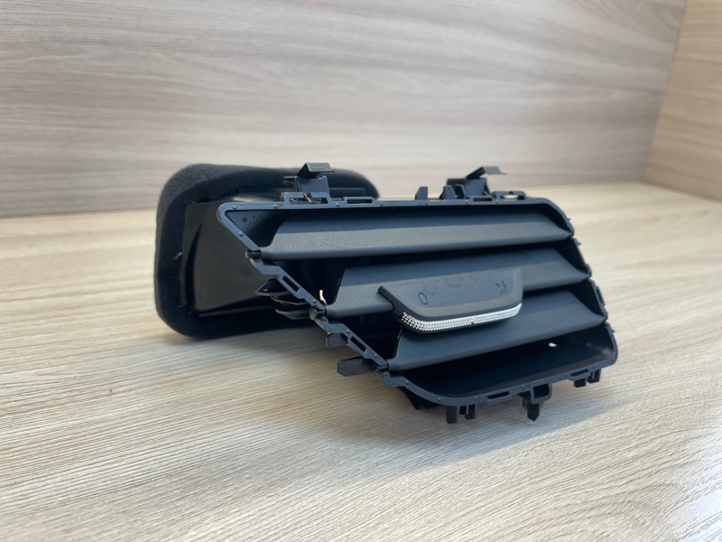 Воздушный дефлектор салона