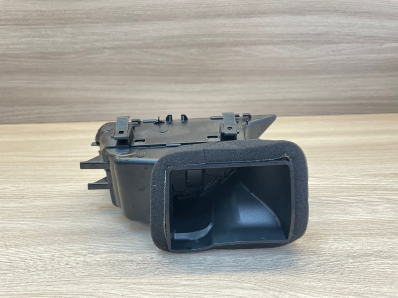 Воздушный дефлектор салона