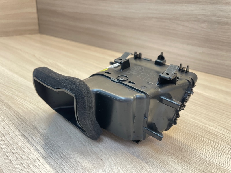 Воздушный дефлектор салона