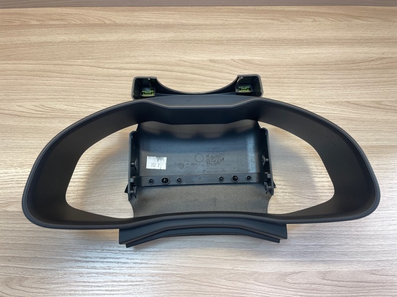 Козырек щитка приборов