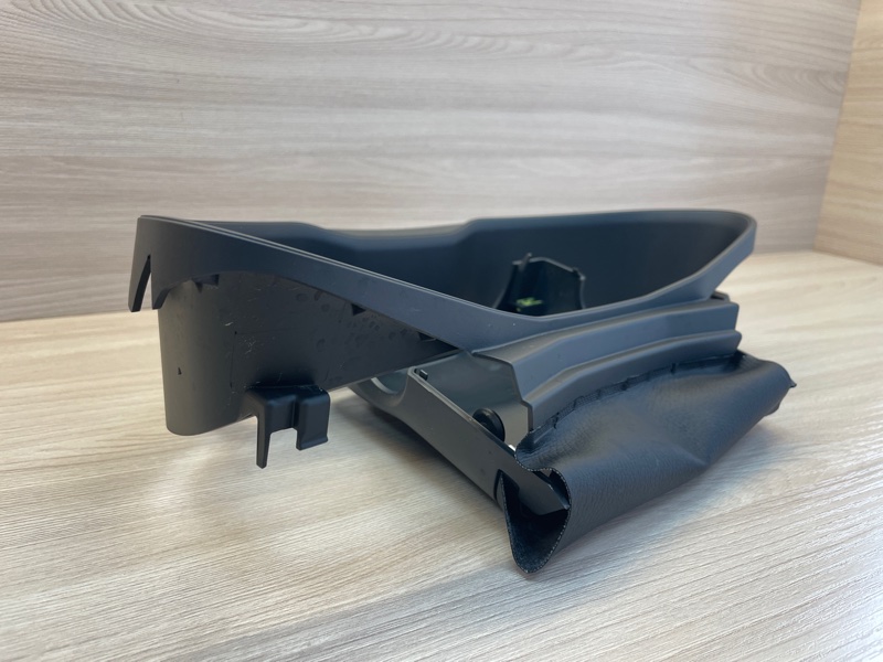 Козырек щитка приборов