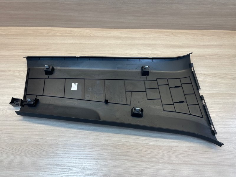 Обшивка средней стойки