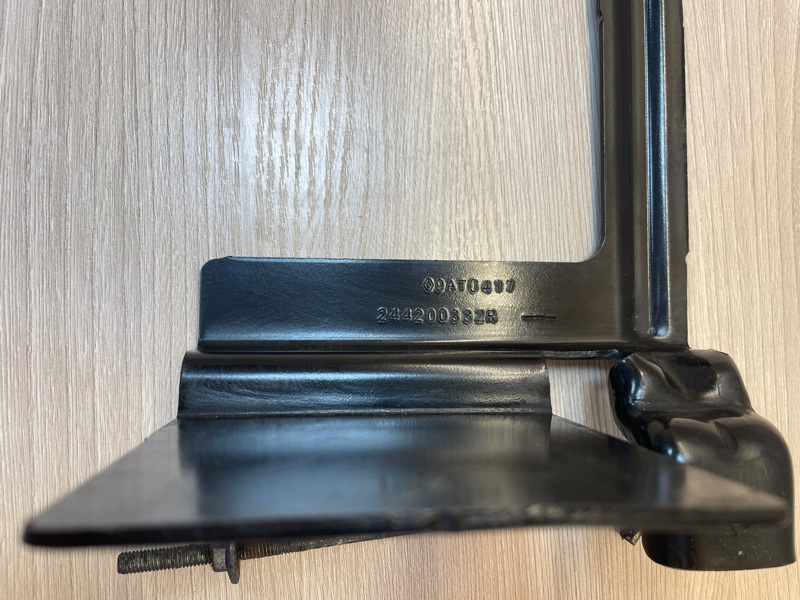 Кронштейн аккумулятора