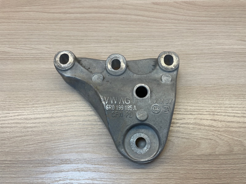 Кронштейн опоры двигателя