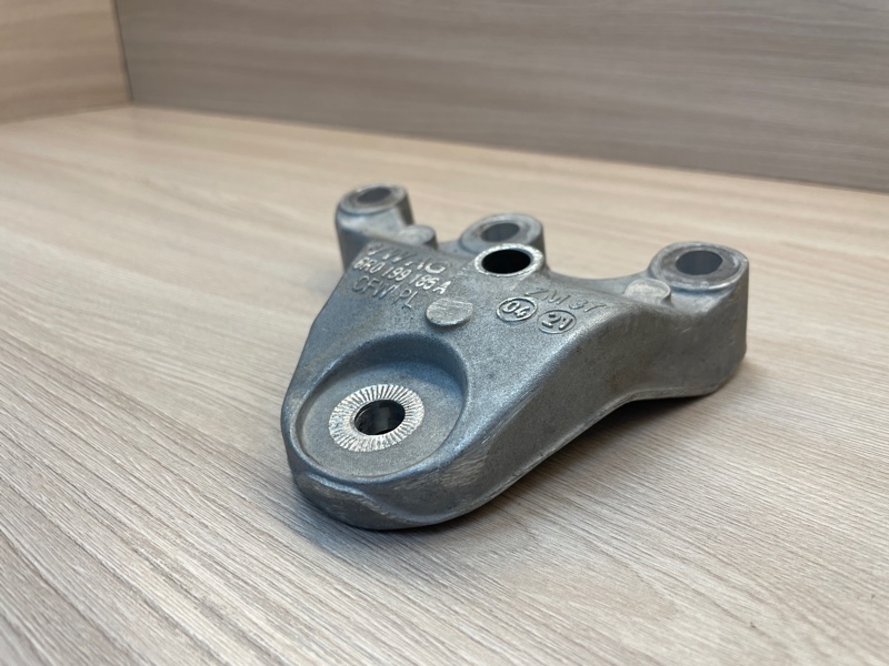 Кронштейн опоры двигателя