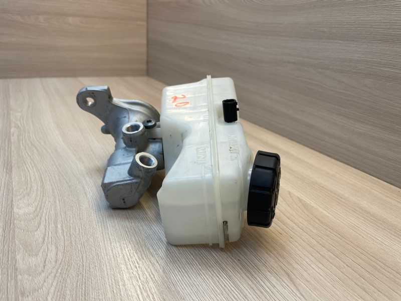 Главный тормозной цилиндр