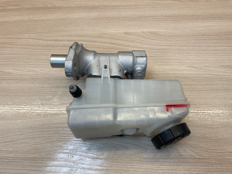 Главный тормозной цилиндр