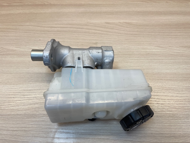 Главный тормозной цилиндр