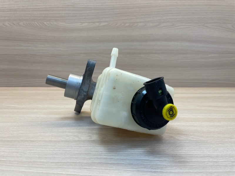 Главный тормозной цилиндр