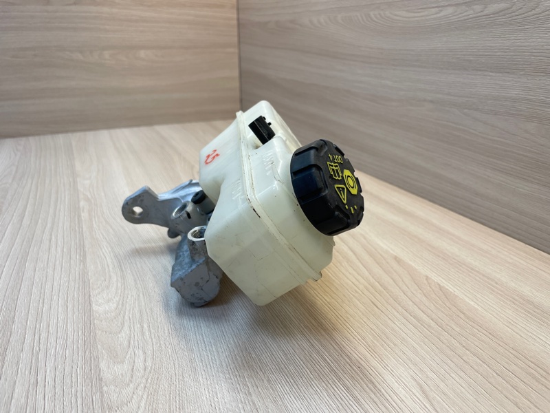 Главный тормозной цилиндр