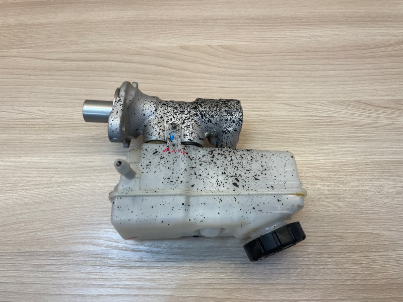 Главный тормозной цилиндр