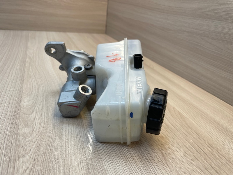 Главный тормозной цилиндр