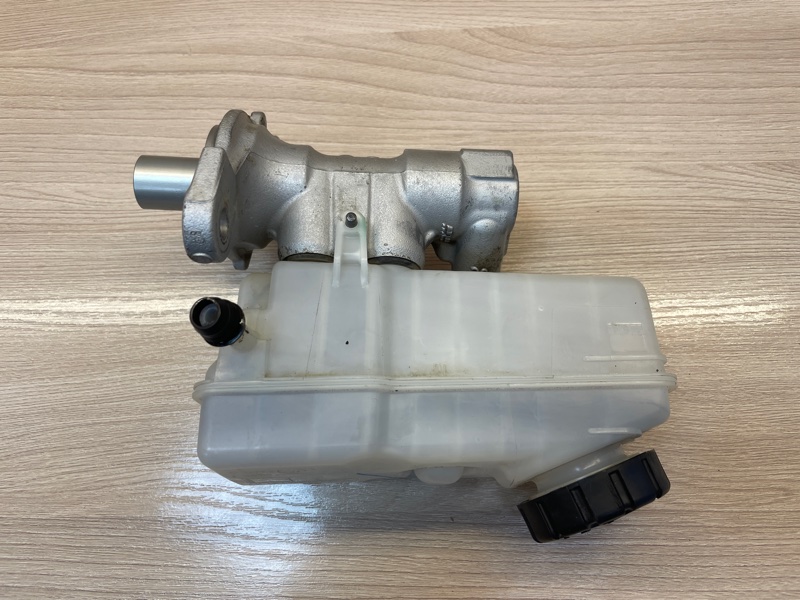 Главный тормозной цилиндр