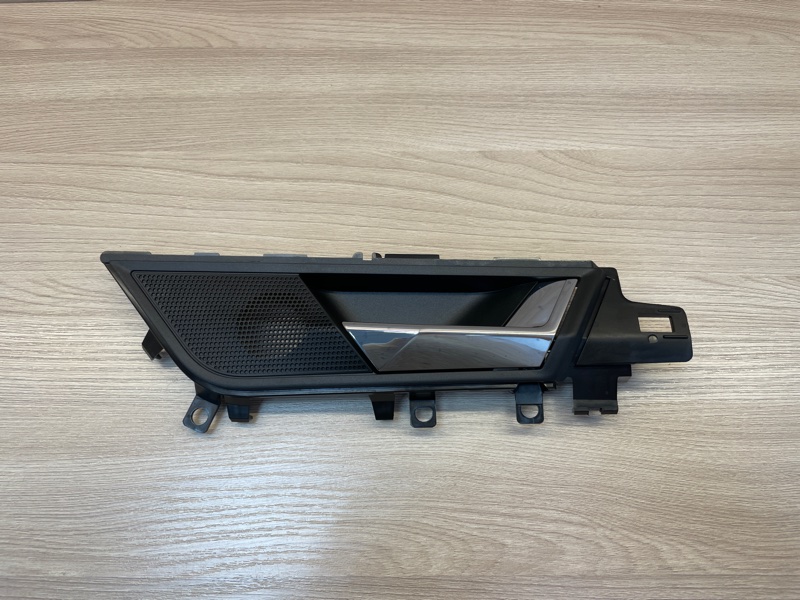 Внутренняя  ручка двери