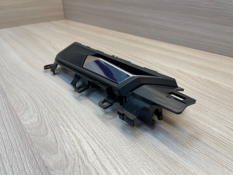 Внутренняя  ручка двери