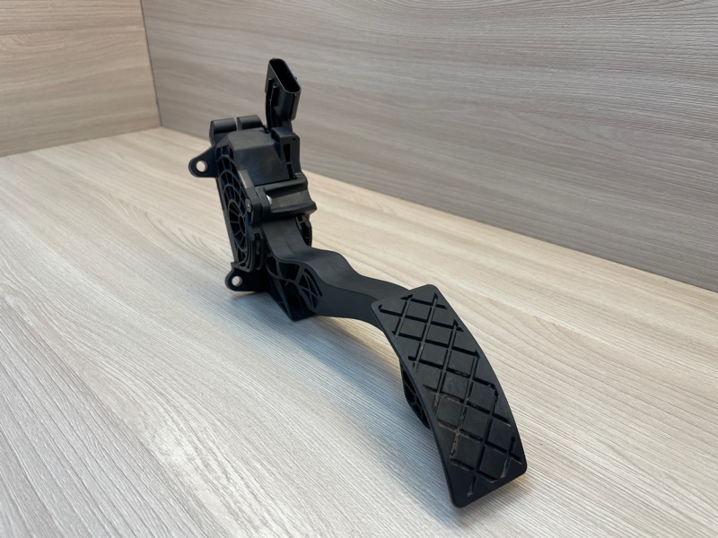 Педаль газа