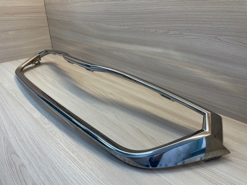 Молдинг решетки радиатора