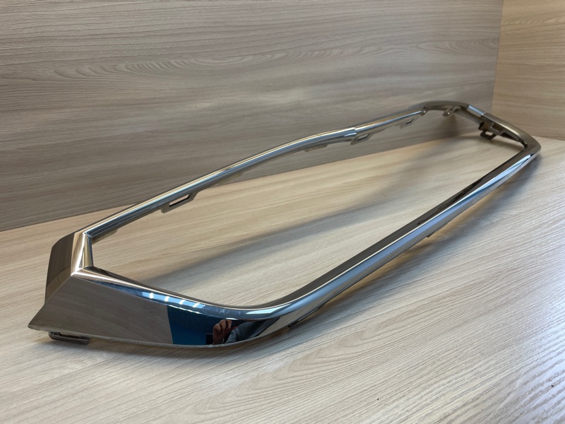 Молдинг решетки радиатора