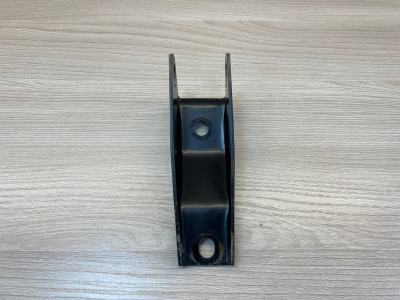 Кронштейн опоры двигателя