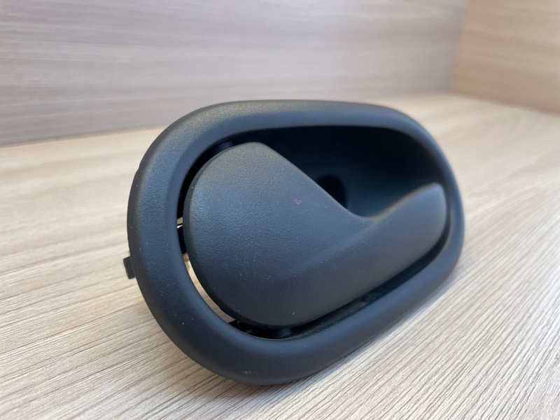 Внутренняя  ручка двери