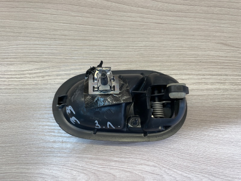 Внутренняя  ручка двери