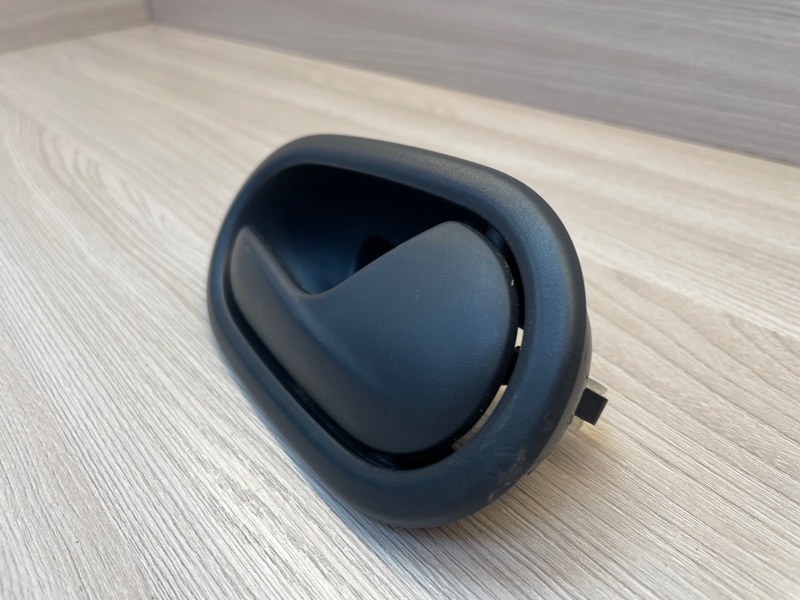 Внутренняя  ручка двери