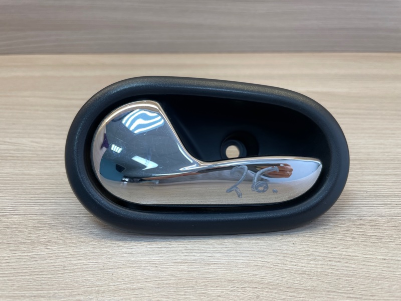 Внутренняя  ручка двери