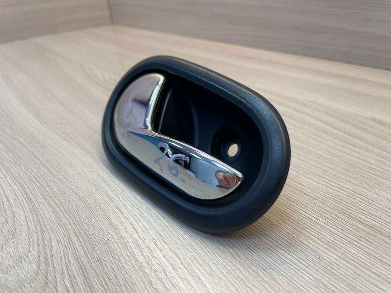 Внутренняя  ручка двери