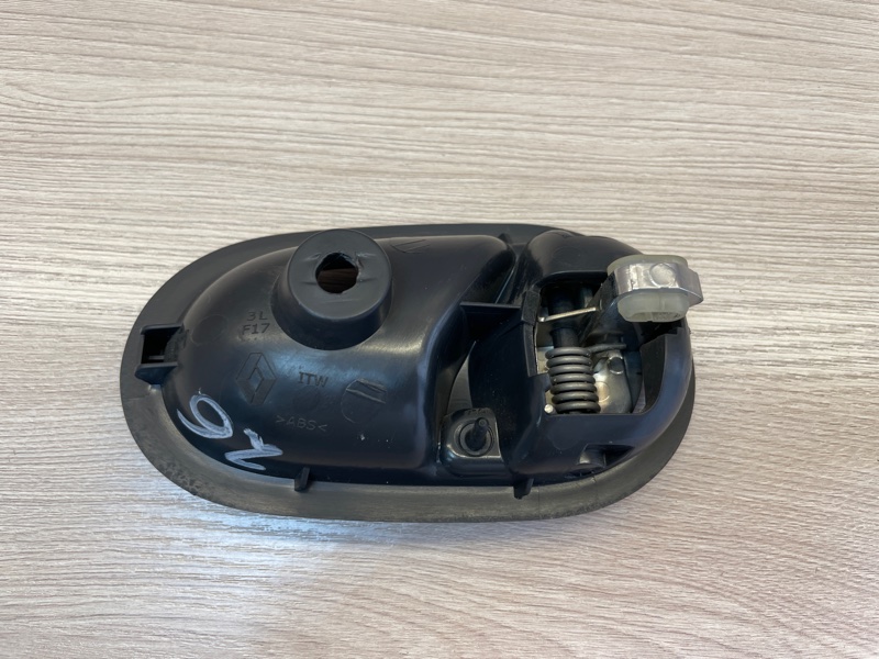 Внутренняя  ручка двери