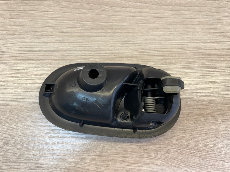 Внутренняя  ручка двери