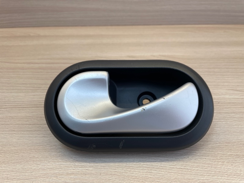 Внутренняя  ручка двери