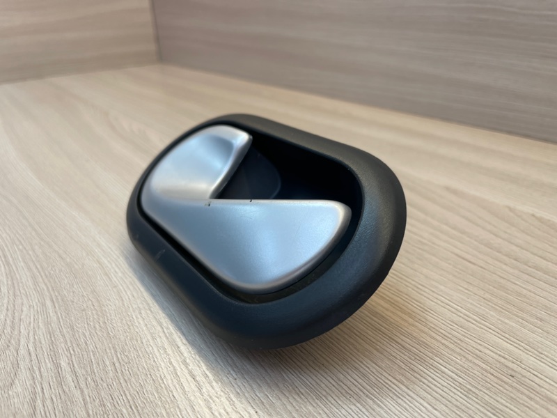 Внутренняя  ручка двери