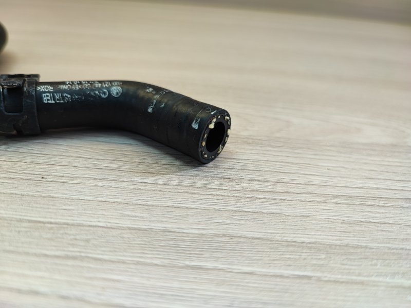 Патрубок от бачка антифриза